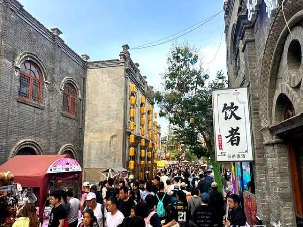 诚信双盈 保定西大街假期迎客6.7万人次，背后藏着哪些消费新趋势
